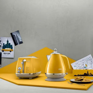 DeLonghi The Icona New York Yellow Breakfast Pack - Kettle & 4 Slice Toaster