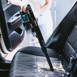 SHARK CORDLESS VACUUM WITH SELF CLEANING BRUSHROLL