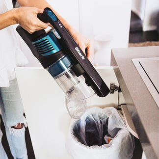 SHARK CORDLESS VACUUM WITH SELF CLEANING BRUSHROLL